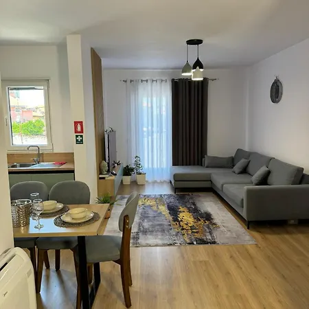 Aparthotel In Center Shkoder